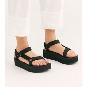 Black Teva Flatform Sandal
